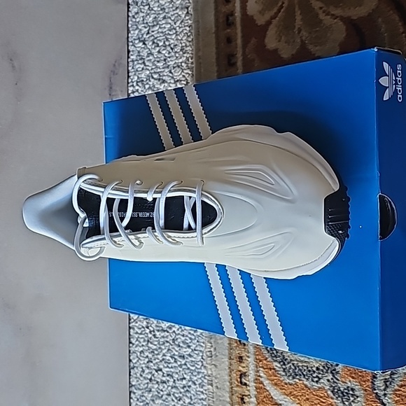 Adidas Ozweego - Picture 2 of 4